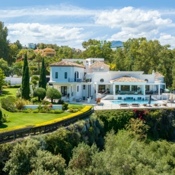 Beautiful large family villa in the gated community of El Herrojo Alto, Benahavis Picture 43