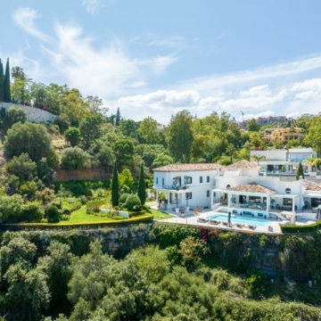 Beautiful large family villa in the gated community of El Herrojo Alto, Benahavis Picture 55