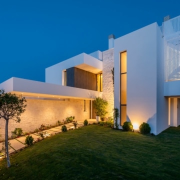 Luxury four bedroom villa with sea views in Cancelada, Estepona Picture 47