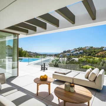 State of the art frontline golf villa with breathtaking views in Lomas de La Quinta, Benahavis Picture 1