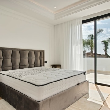 New built villa in the most prestigious location of Marbella Golden Mile, Marbella Picture 22