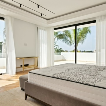 New built villa in the most prestigious location of Marbella Golden Mile, Marbella Picture 34