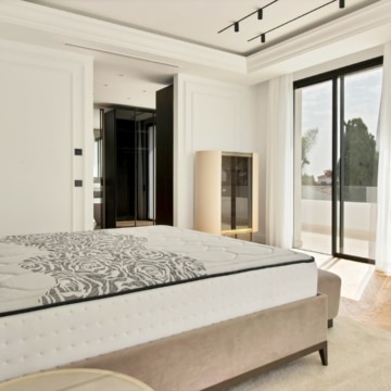 New built villa in the most prestigious location of Marbella Golden Mile, Marbella Picture 35