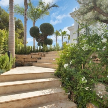 New built villa in the most prestigious location of Marbella Golden Mile, Marbella Picture 48