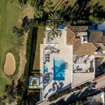 A spectacular renovated frontline golf villa in Nueva Andalucia, Marbella Picture 35