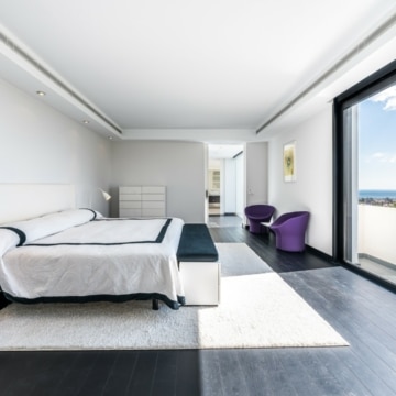 Contemporary style villa with panoramic sea views in Los Flamingos golf resort, Benahavis Picture 6