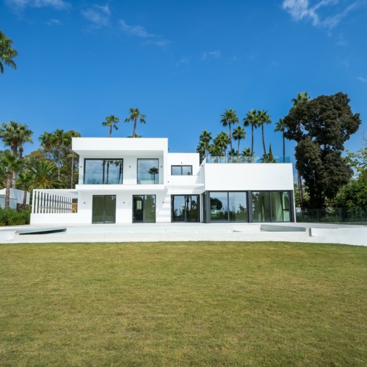 Beautiful contemporary style villa in El paraiso Alto, Benahavis Picture