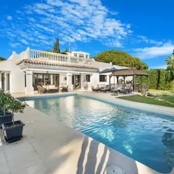 Contemporary refurbished villa with stunning panoramic views in Elviria, Marbella East Picture 39