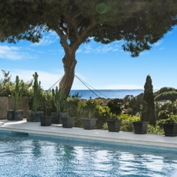 Contemporary refurbished villa with stunning panoramic views in Elviria, Marbella East Picture 2