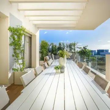 Brand new penthouse with mesmerizing views in the prestigious location of Las Mesas, Estepona Picture 15