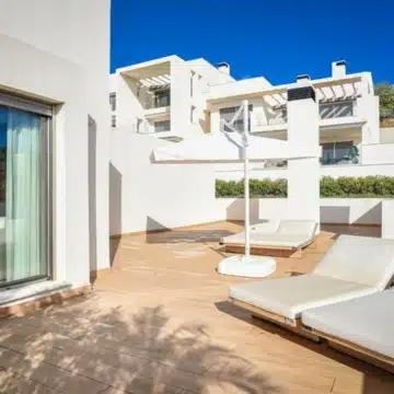 Brand new penthouse with mesmerizing views in the prestigious location of Las Mesas, Estepona Picture 18