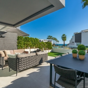 Modern luxury townhouse with sea and mountain views in frontline beach residence, Estepona Picture 7