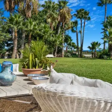 Enchanting villa with stunning sea views in a serene location of Estepona Picture 19