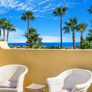 Enchanting villa with stunning sea views in a serene location of Estepona Picture 27