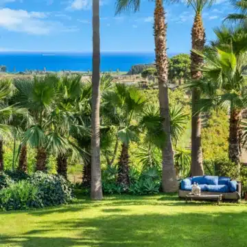 Enchanting villa with stunning sea views in a serene location of Estepona Picture 28