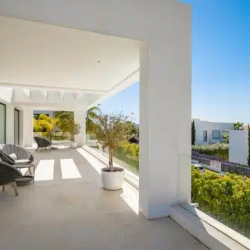 Contemporary Luxury villa in a prestigous gated community in Los Olivos, Nueva Andalucia Picture 23