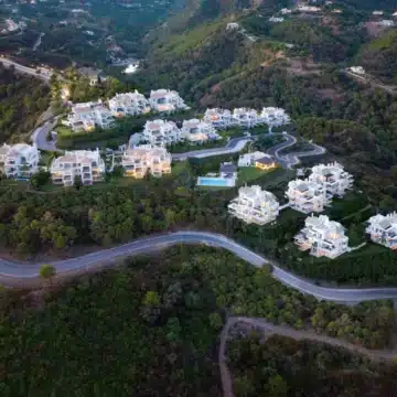 Penthouse with spectacular rooftop terraces in Marbella Club Hills, Benahavis Picture 6