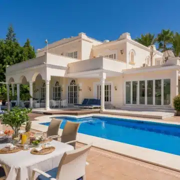 Classical style villa with beautiful mountain views in the heart of El Paraíso Medio, Estepona Picture 20