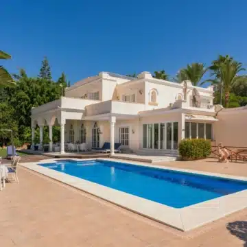 Classical style villa with beautiful mountain views in the heart of El Paraíso Medio, Estepona Picture 22