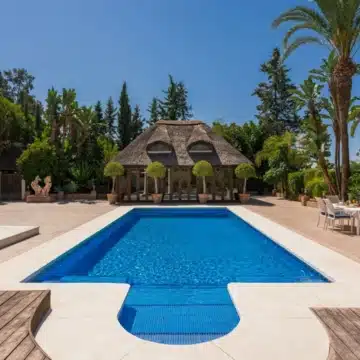 Classical style villa with beautiful mountain views in the heart of El Paraíso Medio, Estepona Picture 24