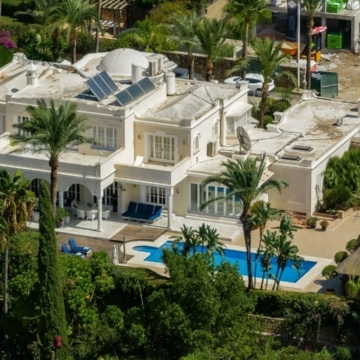 Classical style villa with beautiful mountain views in the heart of El Paraíso Medio, Estepona Picture 12