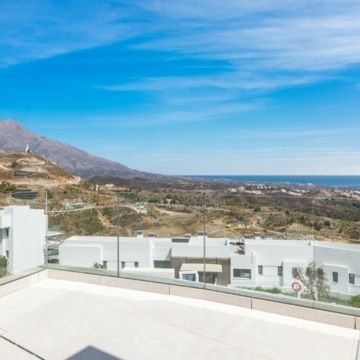 Luxury penthouse with stunning panoramic views of the mediterranean sea in Real de La Quinta, Benahavis Picture 35