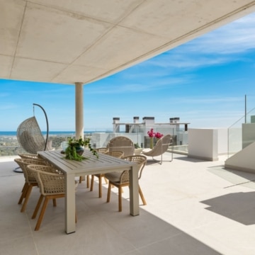 Luxury penthouse with stunning panoramic views of the mediterranean sea in Real de La Quinta, Benahavis Picture 43