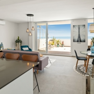 Fabulous front line beach duplex penthouse in a gated community of Guadalobon, Estepona Picture 10