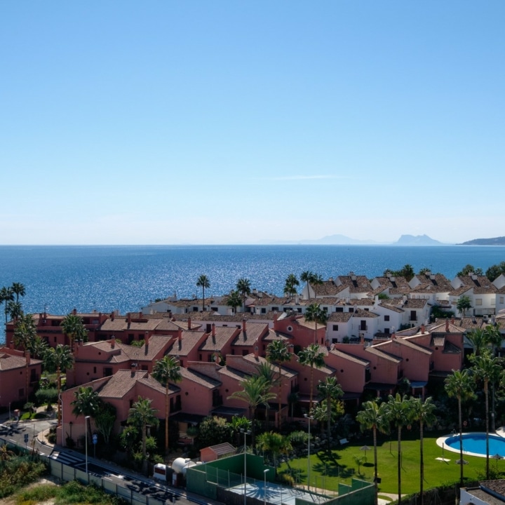 Beautiful refurbished 3-bedroom duplex penthouse situated on the front line beach in Estepona Picture