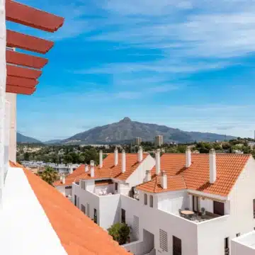 Luxury duplex penthouse in a gated and secure urbanization of La Maestranza, Nueva Andalucia Picture 13