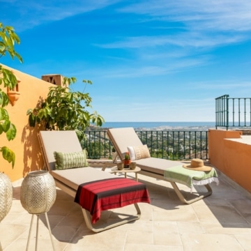 Elegant 3-bedroom duplex penthouse with panoramic sea views in Los Belvederes, Nueva Andalucia Picture 18