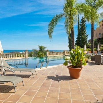 Elegant 3-bedroom duplex penthouse with panoramic sea views in Los Belvederes, Nueva Andalucia Picture 23