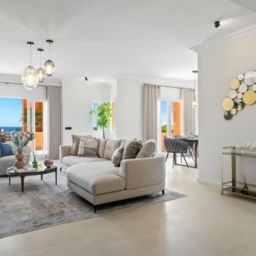 Elegant 3-bedroom duplex penthouse with panoramic sea views in Los Belvederes, Nueva Andalucia Picture 16