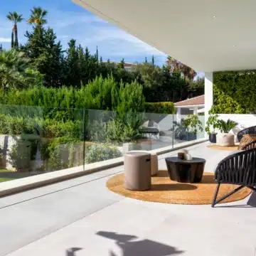 Elegant villa with luxurious rooftop in Puerto Banus, Marbella Picture 10