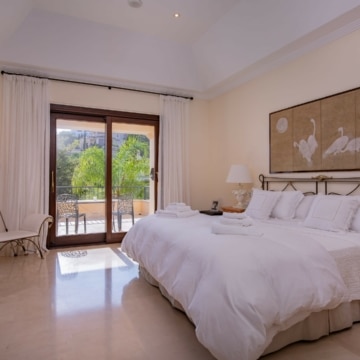 Magnificent villa with incredible views in Los Arqueros, Benahavis Picture 6