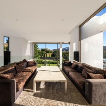 Luxury frontline golf villa with stunning panoramic views in Los Flamingos, Benahavis Picture 10