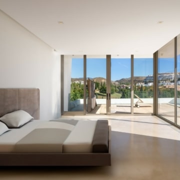 Luxury frontline golf villa with stunning panoramic views in Los Flamingos, Benahavis Picture 7