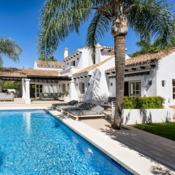 Luxury villa with modern architecture in the prestigious location of Los Naranjos Golf, Nueva Andalucia Picture 15