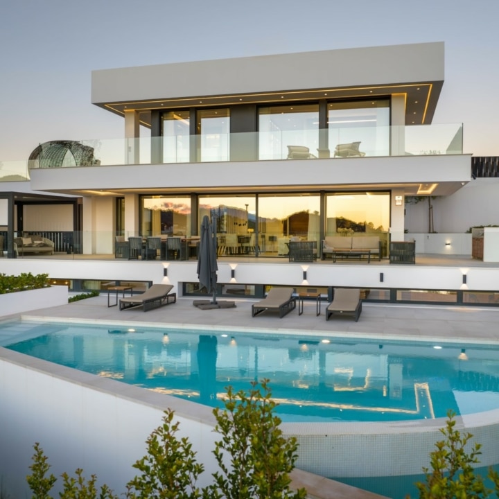 Superb villa with modern architecture in Nueva Andalucía, Marbella Picture