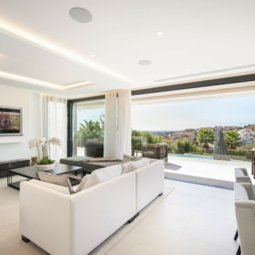 Superb villa with modern architecture in Nueva Andalucía, Marbella Picture 6