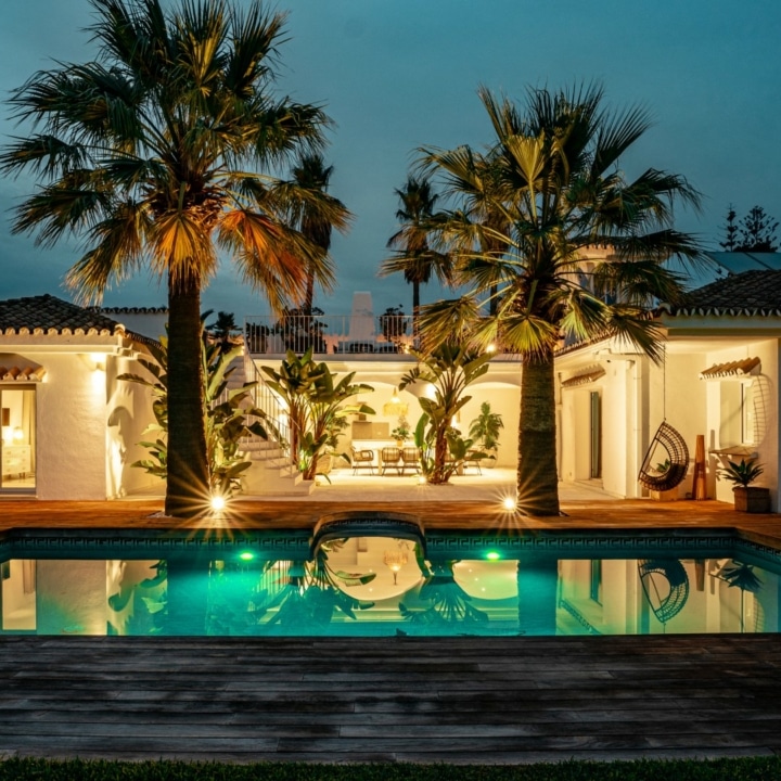 Spectacular beachside villa with stunning sea views in Marbesa, Marbella East Picture