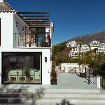 Contemporary luxury villa with elegant interiors in Los Naranjos golf, Nueva Andalucia Picture 15