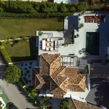 Contemporary luxury villa with elegant interiors in Los Naranjos golf, Nueva Andalucia Picture 17