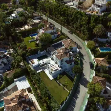 Contemporary luxury villa with elegant interiors in Los Naranjos golf, Nueva Andalucia Picture 2