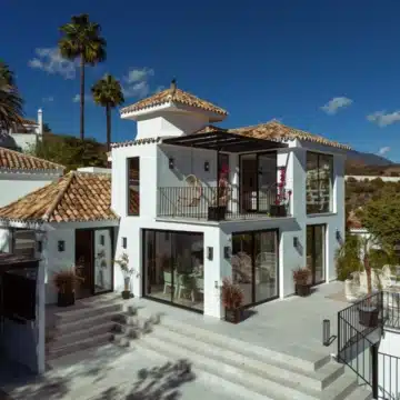 Contemporary luxury villa with elegant interiors in Los Naranjos golf, Nueva Andalucia Picture 53