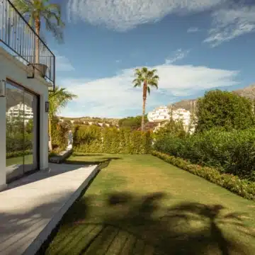 Contemporary luxury villa with elegant interiors in Los Naranjos golf, Nueva Andalucia Picture 51