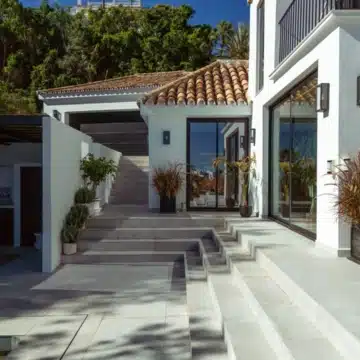 Contemporary luxury villa with elegant interiors in Los Naranjos golf, Nueva Andalucia Picture 14