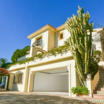 Magnificent 5-bedroom villa with spectacular sea views in Rio Real, Marbella Picture 37