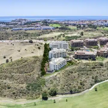 DreamGolf – Stunning 3-bedroom apartment on a frontline golf in Calanova, Mijas Picture 7