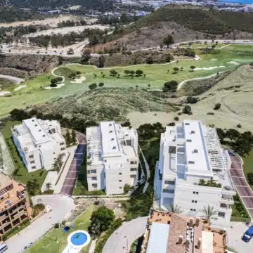 DreamGolf – Stunning 3-bedroom apartment on a frontline golf in Calanova, Mijas Picture 6